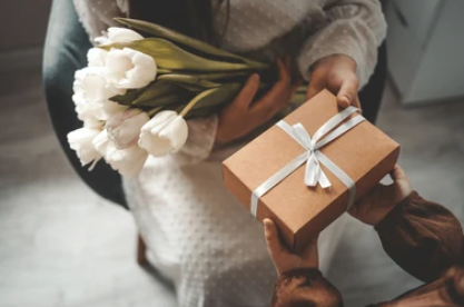 Gift Ideas for Her: Spoil the Special Woman in Your Life. - TageUnlimited Beauty